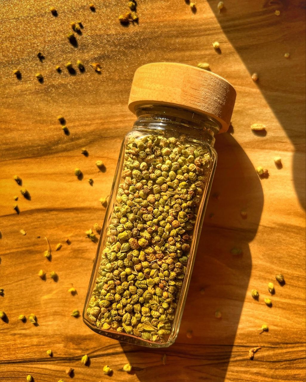 شیشه مکارتی درب چوبی